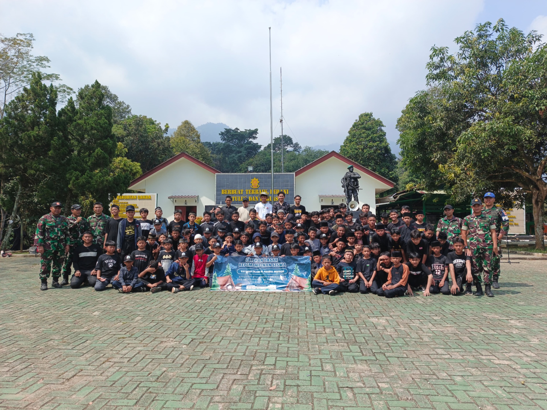 Latihan Dasar Kepemimpinan Siswa